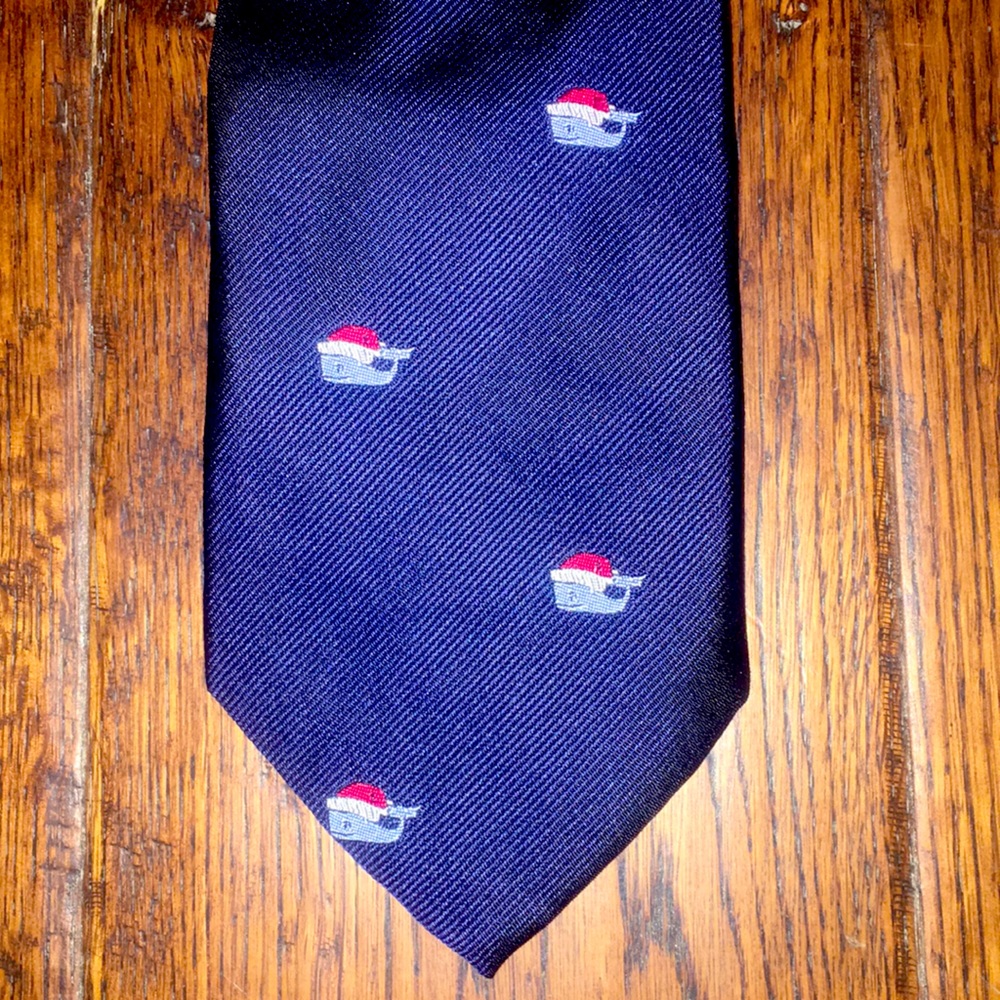 Vineyard Vines Santa Whale Tie NWT